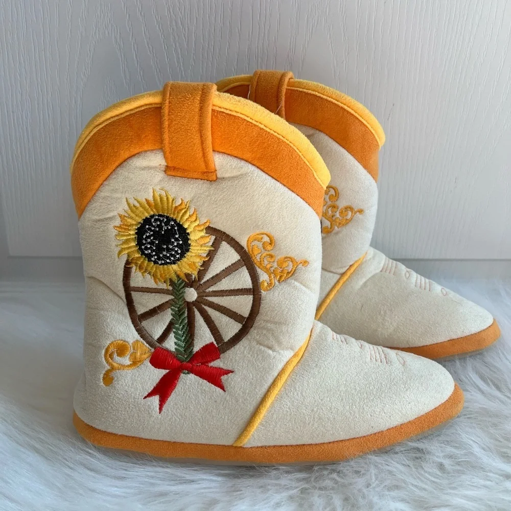 CicciaBella Cowgirl Riders slippers in the "Sunny Trail" design - Picture 3 of 8